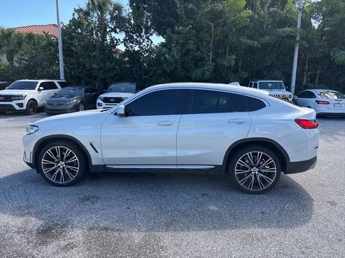 2022 BMW X4 xDrive30i