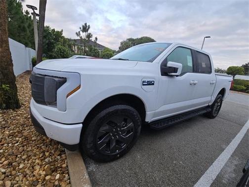 2025 Ford F-150 Lightning LARIAT