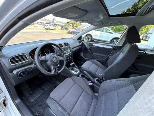 2010 Volkswagen Golf 4-Door