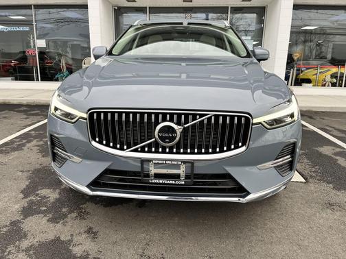 2023 Volvo XC60 B5 Plus Bright Theme