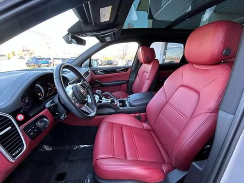 2023 Porsche Cayenne Platinum Edition