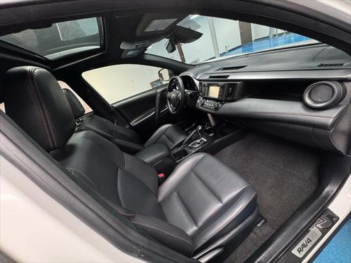 2018 Toyota RAV4 SE
