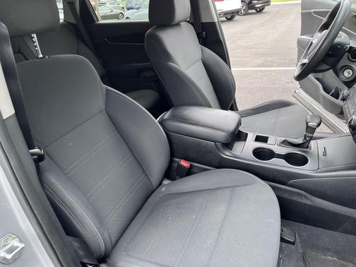 Sparkling Silver 2019 Kia Sorento LX
