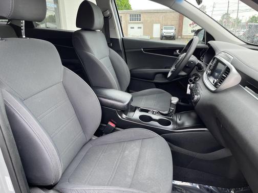 Sparkling Silver 2019 Kia Sorento LX