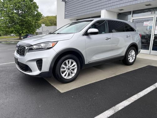 Sparkling Silver 2019 Kia Sorento LX