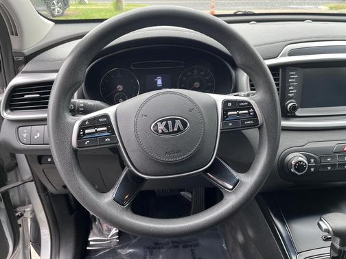 Sparkling Silver 2019 Kia Sorento LX