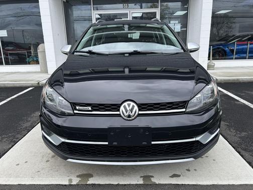 Deep Black Pearl 2019 Volkswagen Golf Alltrack TSI S