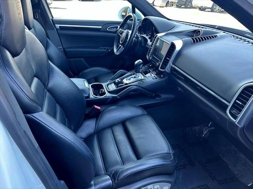 2017 Porsche Cayenne Platinum Edition