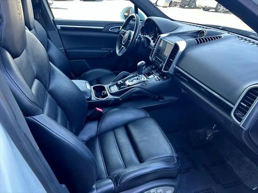 2017 Porsche Cayenne Platinum Edition