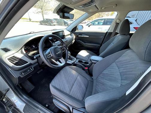 Steel Gray 2022 Kia Seltos LX