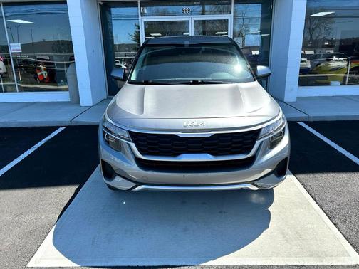 Steel Gray 2022 Kia Seltos LX