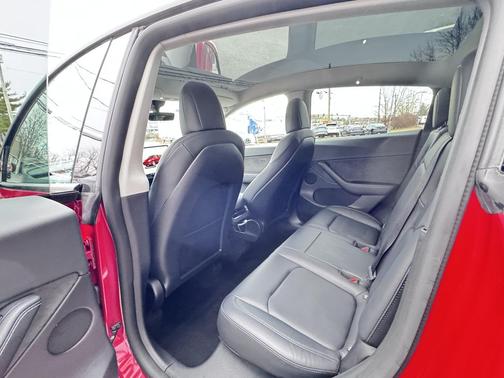 2022 Tesla Model Y Long Range Dual Motor All-Wheel Drive