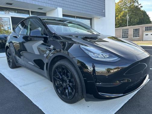 2022 Tesla Model Y Long Range Dual Motor All-Wheel Drive