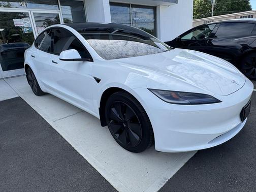 Pearl White Multi-Coat 2024 Tesla Model 3 Standard Range