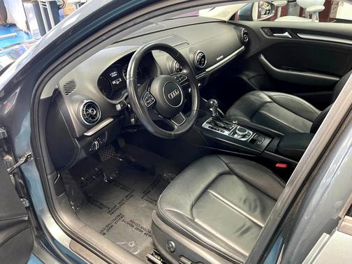 Photo 3 of 32 of 2015 Audi A3 2.0T Premium