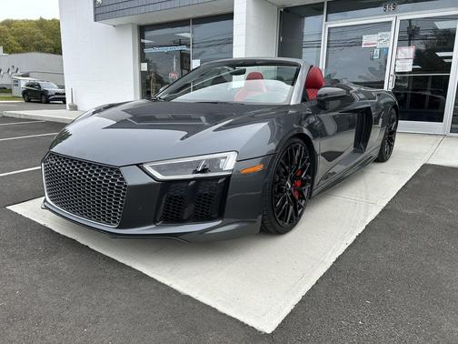 Daytona Gray Pearl Effect/Black Roof 2018 Audi R8 5.2 V10 plus