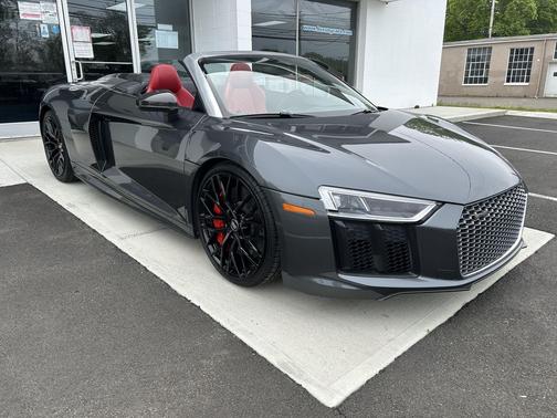 Daytona Gray Pearl Effect/Black Roof 2018 Audi R8 5.2 V10 plus