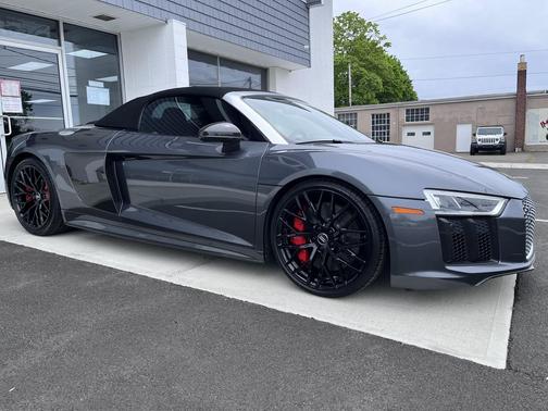Daytona Gray Pearl Effect/Black Roof 2018 Audi R8 5.2 V10 plus