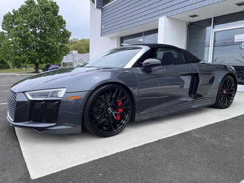 Daytona Gray Pearl Effect/Black Roof 2018 Audi R8 5.2 V10 plus