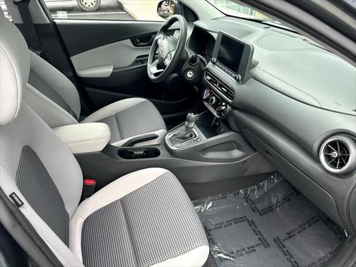 2022 Hyundai KONA SE