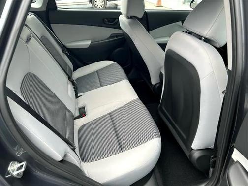 2022 Hyundai KONA SE
