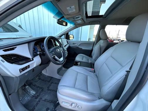 2016 Toyota Sienna XLE Premium