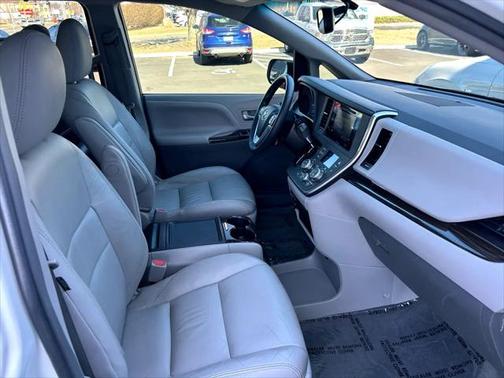 2016 Toyota Sienna XLE Premium