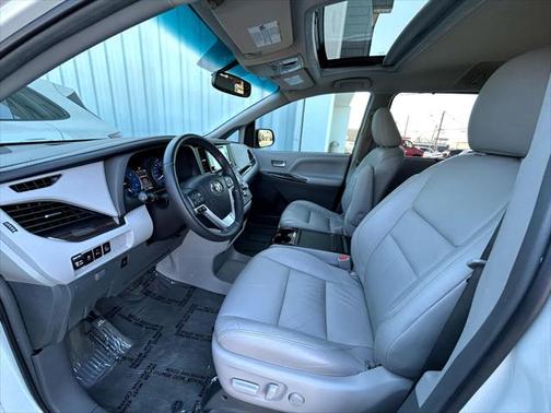 2016 Toyota Sienna XLE