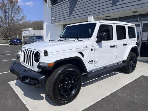 Bright White Clearcoat 2021 Jeep Wrangler Unlimited Sahara
