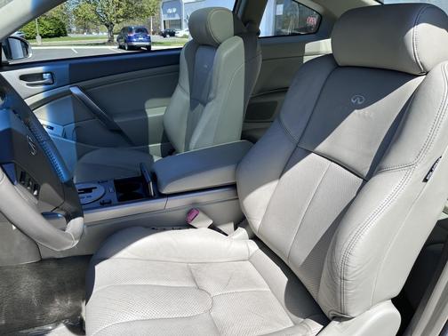 - 2004 INFINITI G35 Base