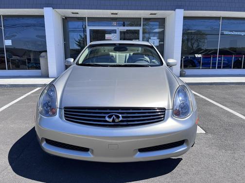 - 2004 INFINITI G35 Base