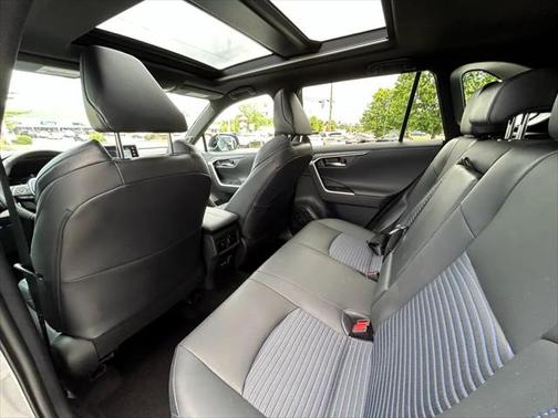 2021 Toyota RAV4 Hybrid SE