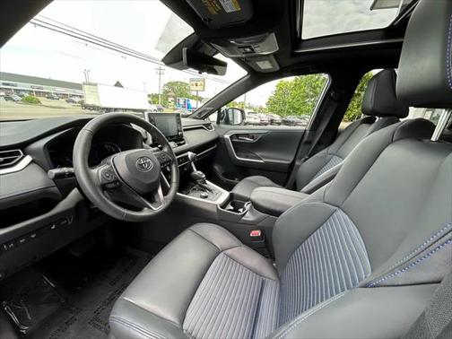 2021 Toyota RAV4 Hybrid SE