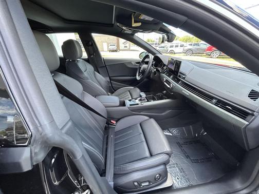 Mythos Black Metallic 2022 Audi A5 Sportback 45 S Line Premium