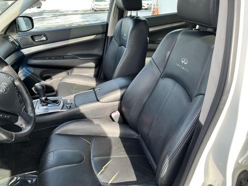 2011 INFINITI G37x Base