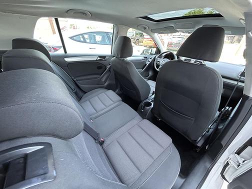 2010 Volkswagen Golf 4-Door