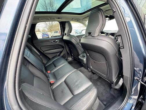 2021 Volvo XC60 T5 Momentum