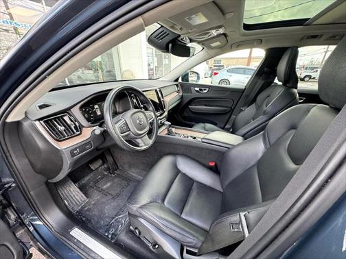 2021 Volvo XC60 T5 Momentum