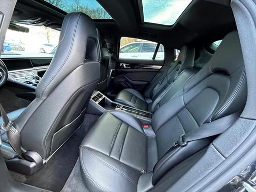 2017 Porsche Panamera 4