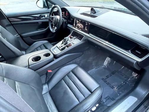 2017 Porsche Panamera 4