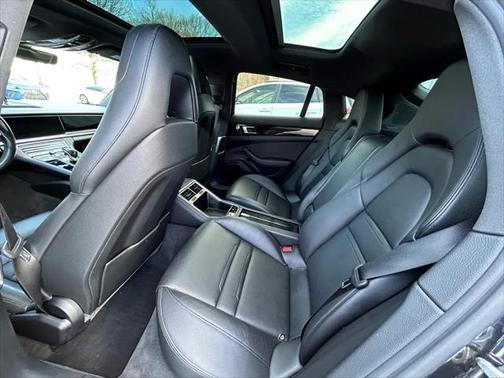 2017 Porsche Panamera 4