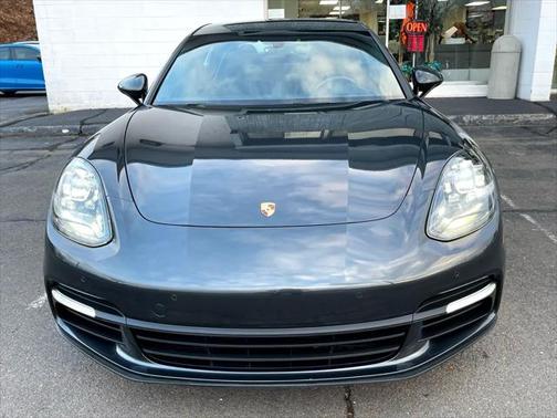 2017 Porsche Panamera 4