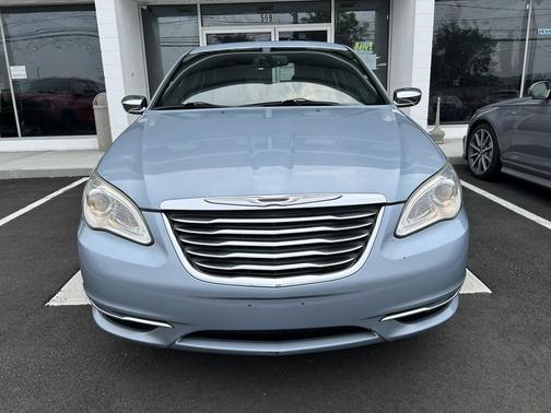 2012 Chrysler 200 Limited