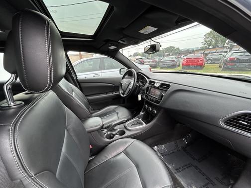 2012 Chrysler 200 Limited