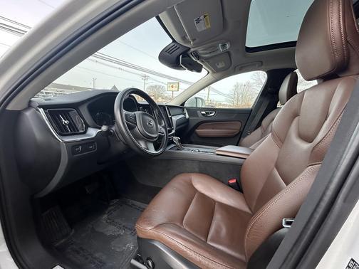 2019 Volvo XC60 T6 Momentum