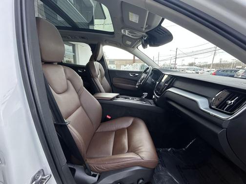 2019 Volvo XC60 T6 Momentum