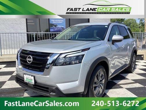Brilliant Silver Metallic 2025 Nissan Pathfinder SV