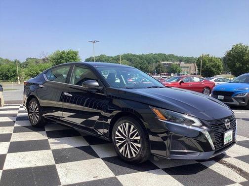 Black 2025 Nissan Altima SV