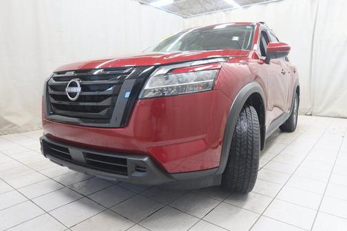 2022 Nissan Pathfinder SV