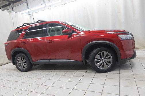 2022 Nissan Pathfinder SV